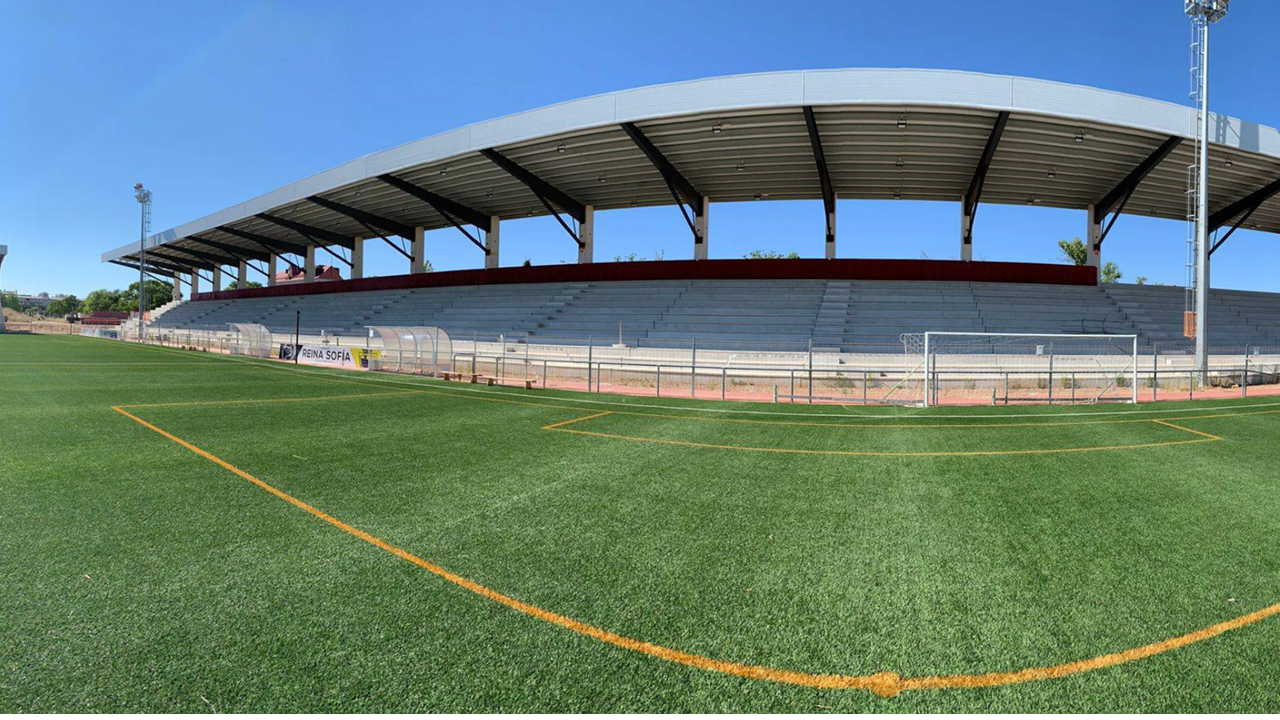 Estadio Reina Sofía con césped artificial